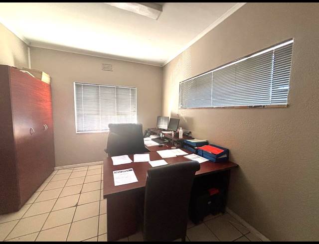 166M² OFFICE TO LET IN BO OAKDALE